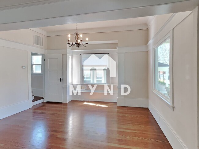 Building Photo - 2754 Marshall Way