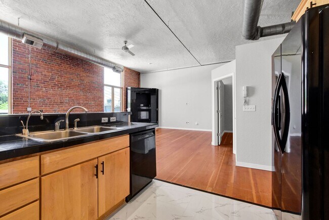 Foto del edificio - One-of-a-Kind Tejon Street Condo in Unbeatable Location! No Utility Setup Required!