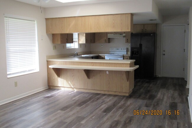 Building Photo - Newly renovated 3 bedroom 2 bath in Oaklan...