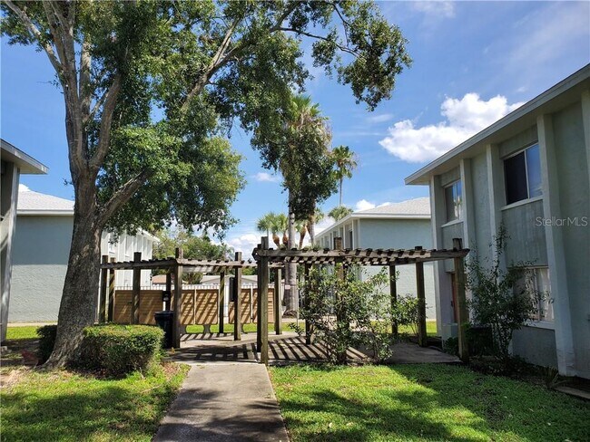 Foto del edificio - 379 47th Ave N