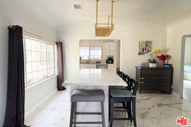 Foto del edificio - 1245 N Orchard Dr