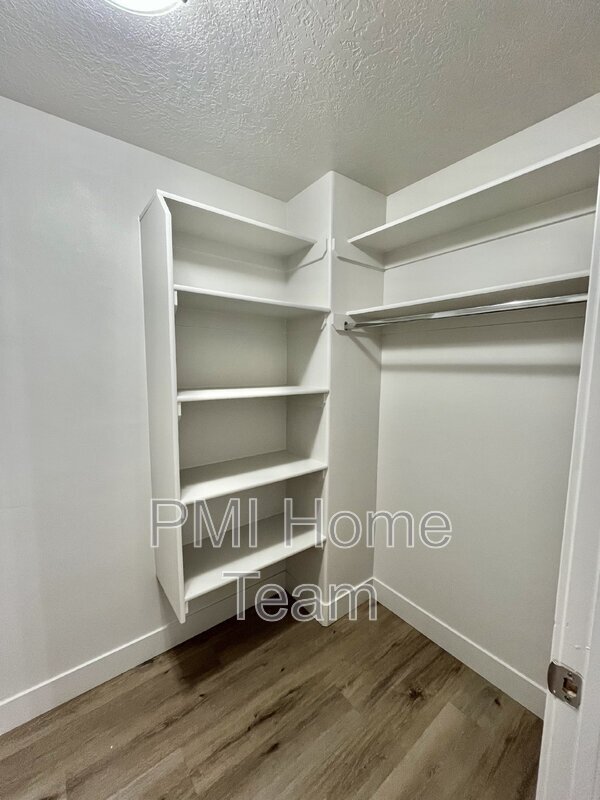Foto del edificio - 2874 Kiesel Ave