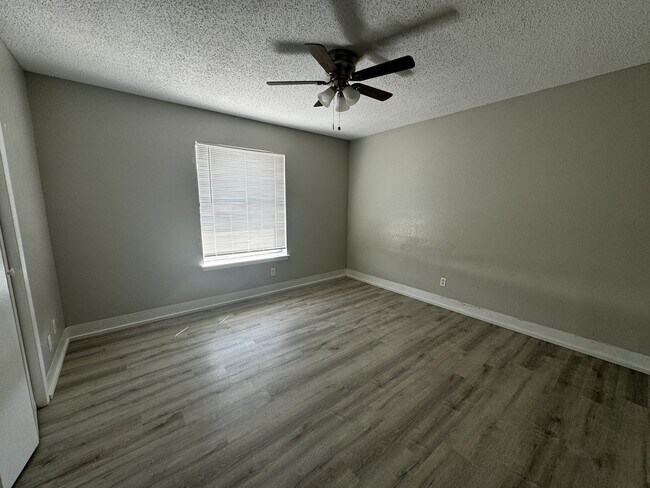 Foto del edificio - 13340 Horizon Blvd