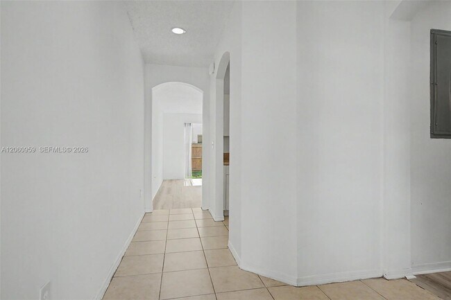 Foto del edificio - 975 NE 42nd Terrace