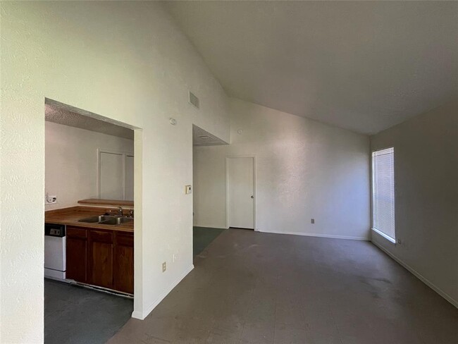 Building Photo - 7704 Brodie Ln