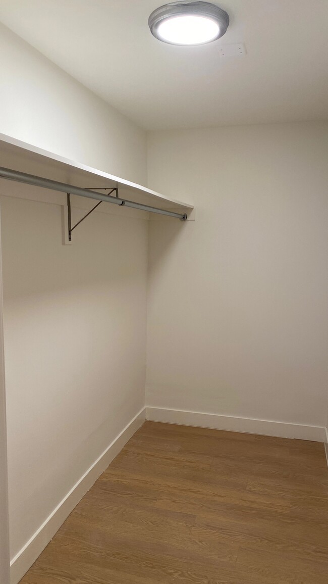 Building Photo - 10760 Rose Ave