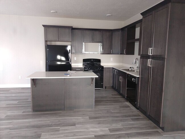 Foto del edificio - Cute and Spacious! Available Now! Month to Month Accepted