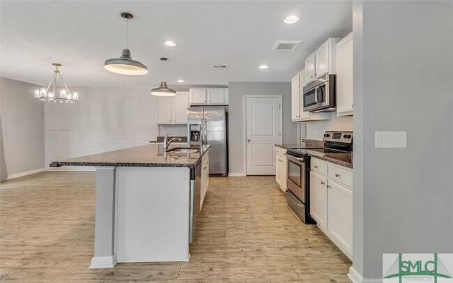 Building Photo - 10 Gardenia Dr