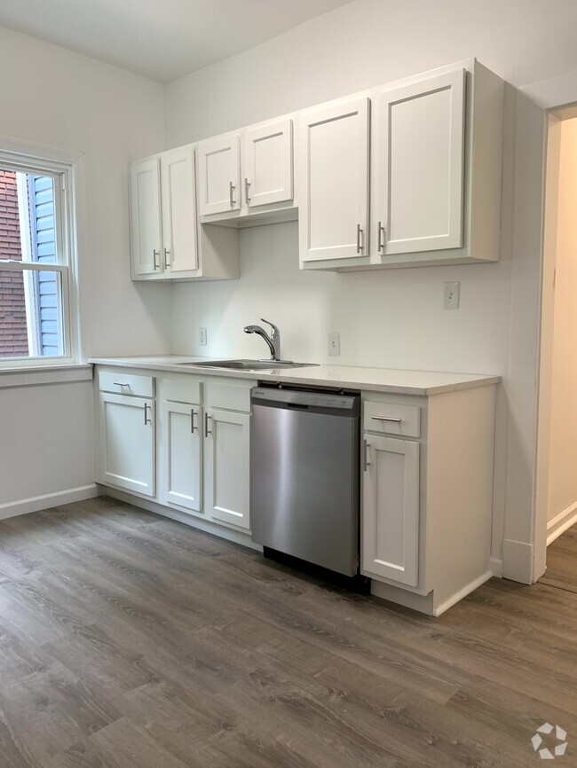 Building Photo - 411 Sample St