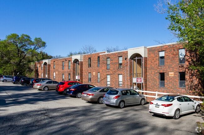 Building Photo - Pine View Apartments