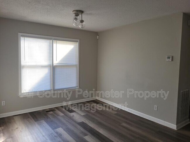 Building Photo - 206 Adams Way