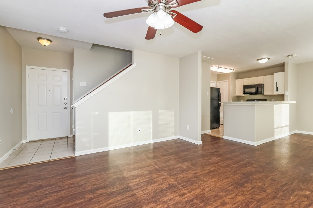 Building Photo - 17919 Greenbriar Park Dr