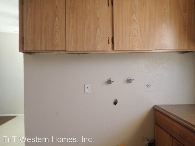 Building Photo - 3 br, 1 bath House - 213 La Mirage Ln