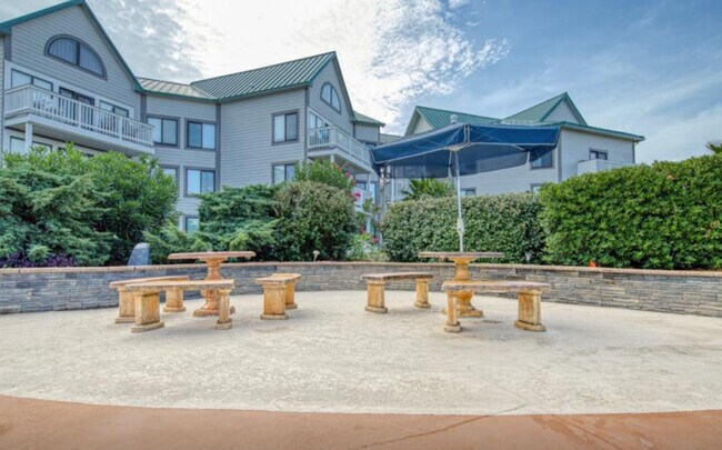 Building Photo - 497 Plantation Rd