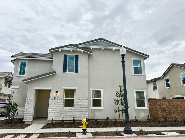 Foto del edificio - Brand-New Modern Home in Ontario – Solar Included!