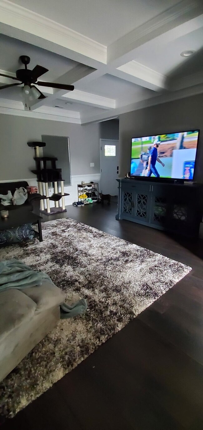 Building Photo - 63 Sycamore Ave