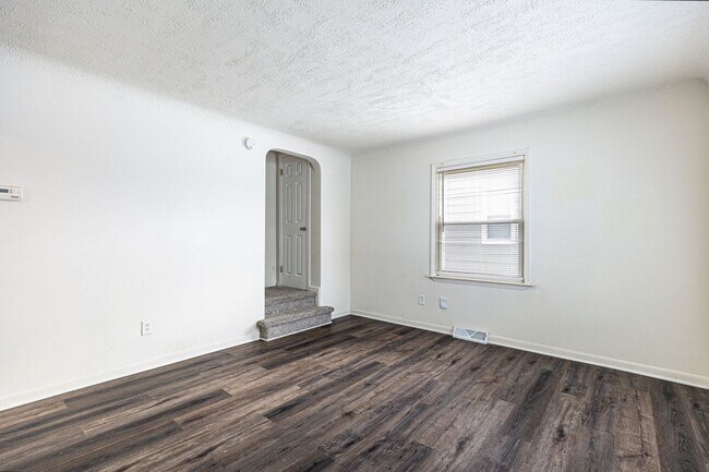 Foto del edificio - 27710 Larchmont St
