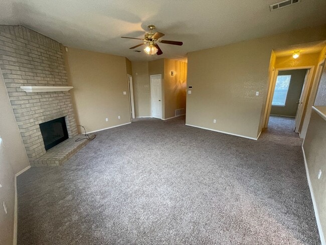 Building Photo - 5006 Glenoak Dr