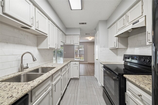 Foto del edificio - 13838 Beech Hollow Ln