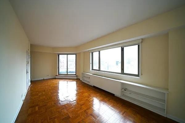 Building Photo - 160 E 84th St