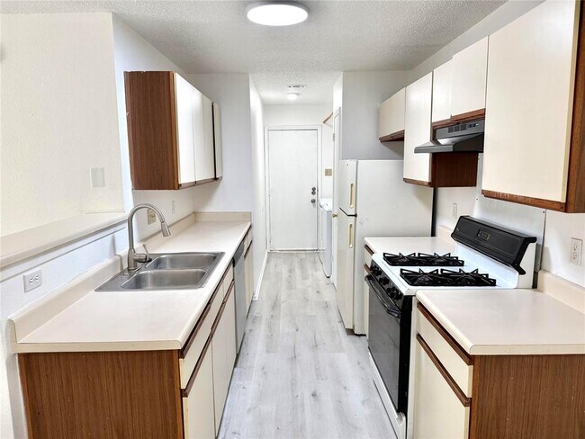 Foto del edificio - 403 Country Aire Dr