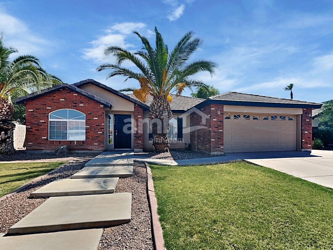 Primary Photo - 3537 E Murrieta Rd