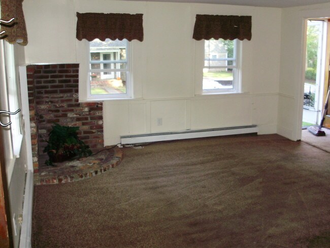 Living room - 10 Factory St