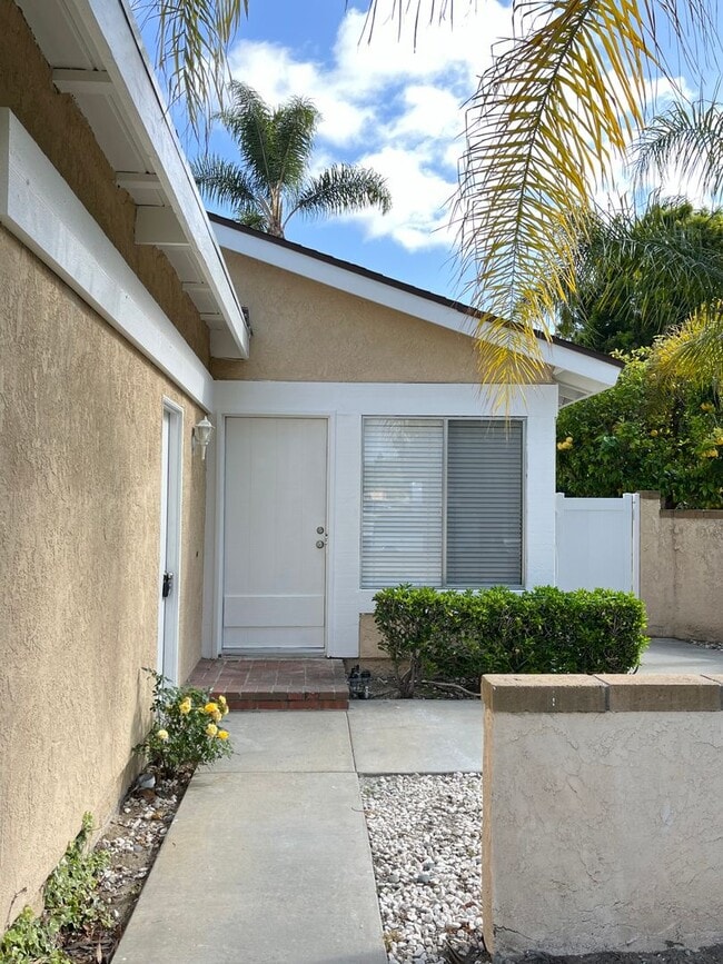 Building Photo - RECENTLY REFURBISHED  SINGLE STORY HOUSE W...