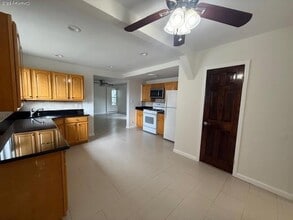 Building Photo - 487 5th Ave