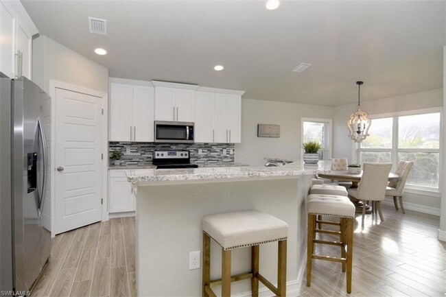 Building Photo - Stunning  3 bedroom 2 bathroom single family home.