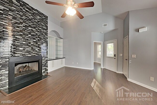 Building Photo - 6048 Park Close