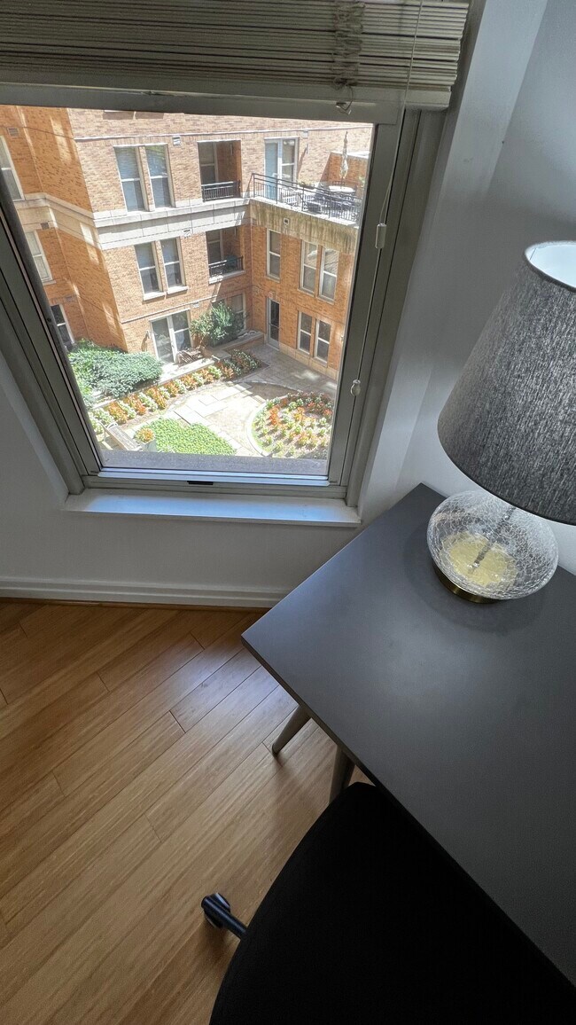 Foto del edificio - 915 E St NW
