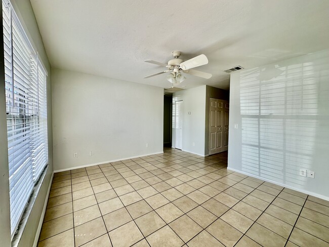 Foto del edificio - 7433 Pebble Beach Rd