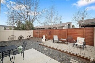 Building Photo - 908 Midway Ln