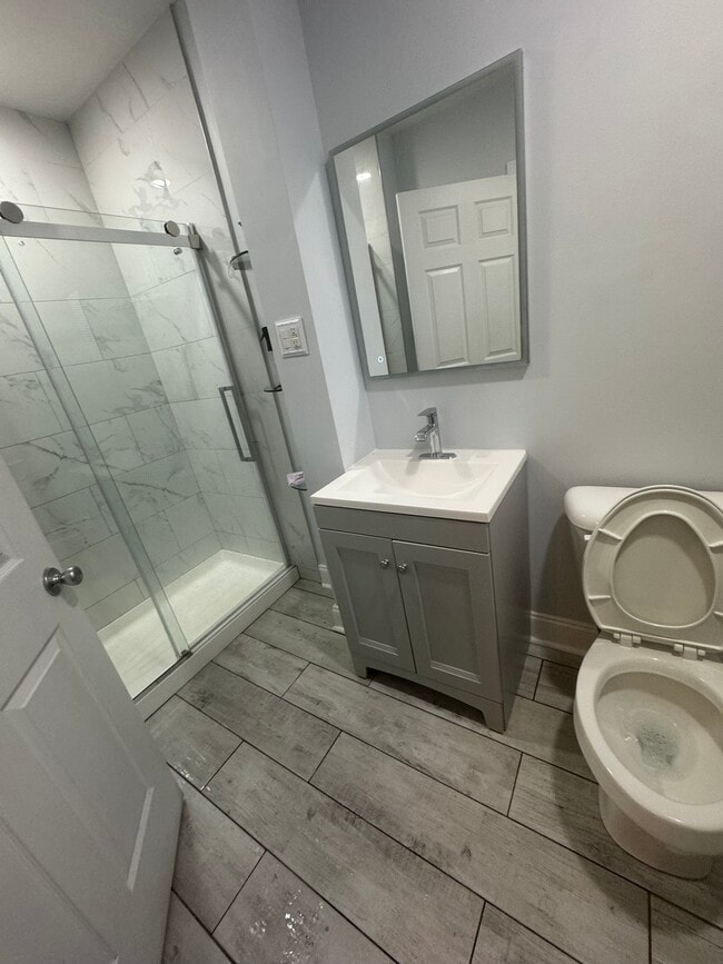 Building Photo - 19 Maple St