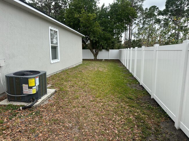 Building Photo - 2150 SW Biella Ave