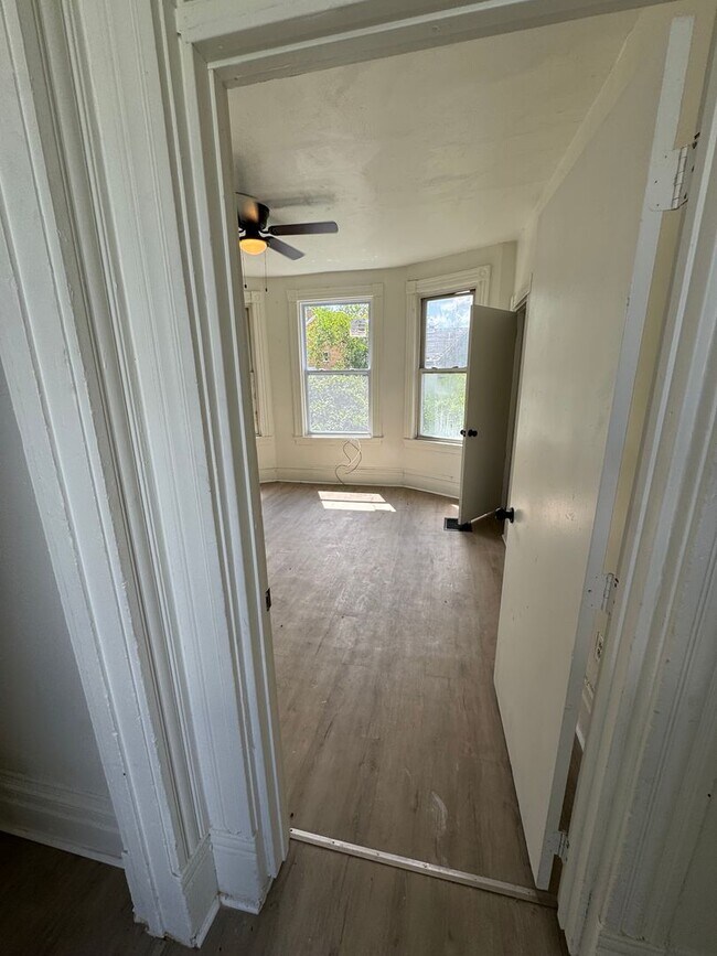 Foto del edificio - 540 W 7th Ave