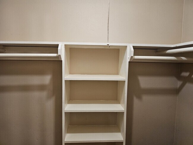 Foto del edificio - 2327 Shadbury Ct