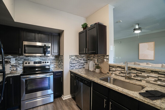 Oxmoor_2026_Cocina_Estilizada_Virtualmente - Oxmoor Apartments