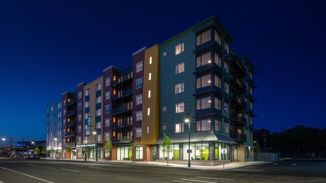 Building Photo - 409 Elm St