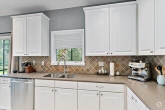 Building Photo - 129 Thornloe Dr