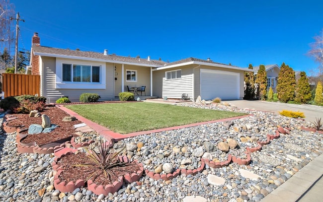 Building Photo - 1099 Kelly Dr