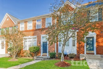 Building Photo - 10022 Juniper Dr