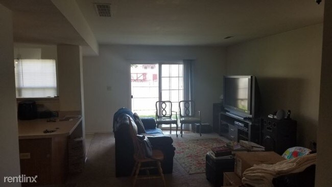 Building Photo - 3 br, 3 bath Townhome - 131 Trafalager Dr.