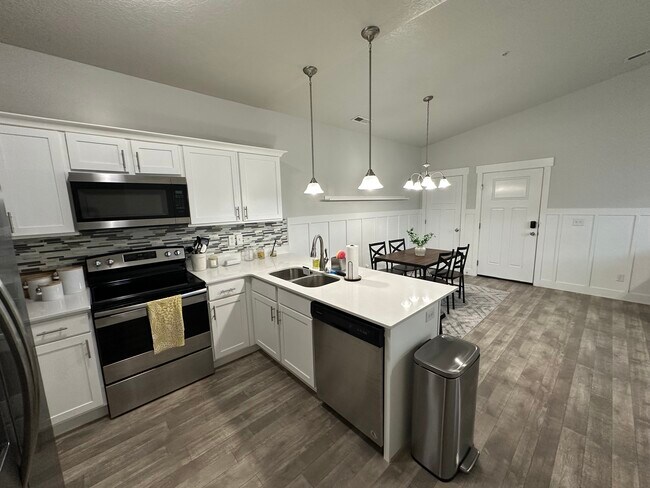 Foto del edificio - 624 N Emery Ln