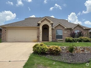 Building Photo - 205 Carriage Dr