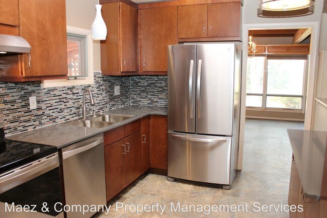 Building Photo - 825 Stagecoach Dr