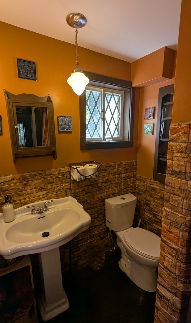 Building Photo - 2552 E Birch Pl