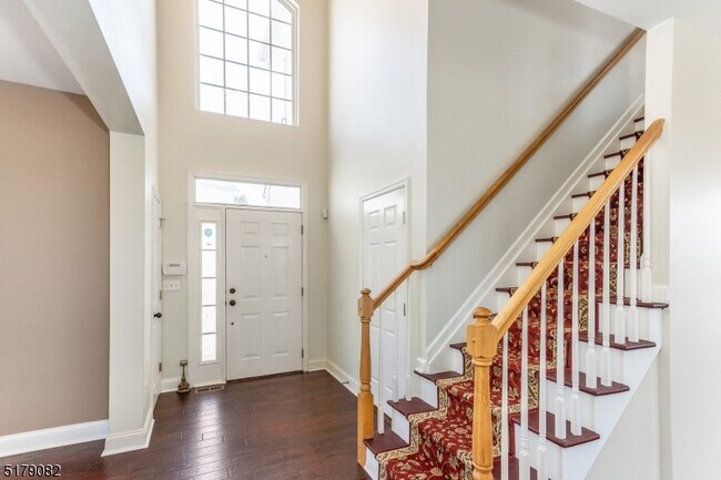 Building Photo - 135 Winding Hill Dr