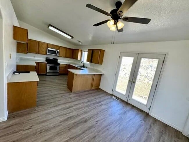 Building Photo - 4468 N Pioneer Dr